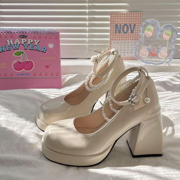 Retro Mary Jane shoes with bow