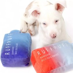 国境を越えた新製品RUFF PUFFペット犬がかじっている