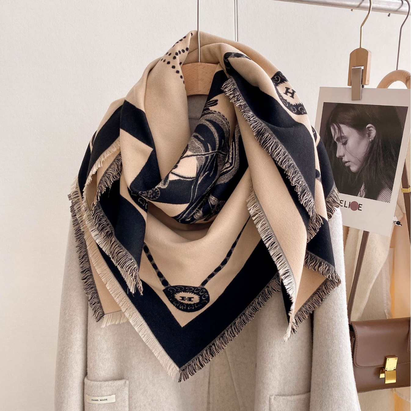 Corea del Sur H Horse imita bufandas de cashmere de alta calidad bufandas cálidas para mujeres otoño y invierno nuevo tipo de capa gruesa