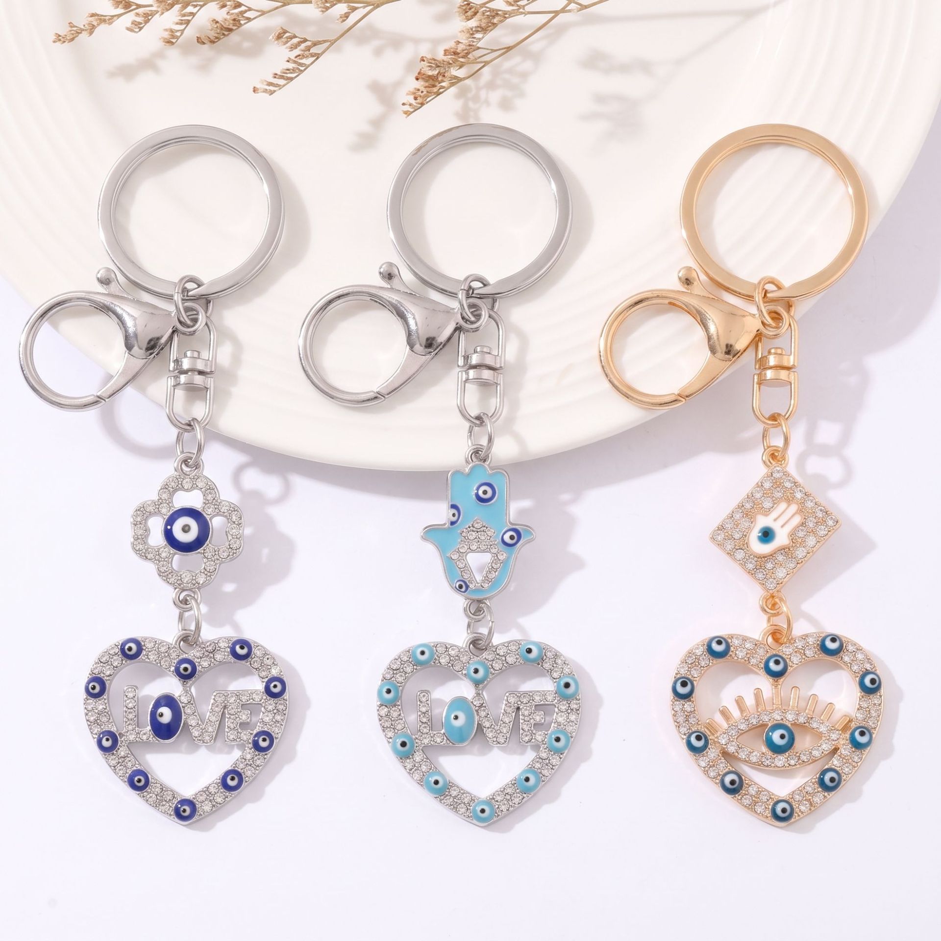 Personalidad europea y americana hueco amor pestañas joyas ojos azules ojos del diablo aleación llavero bolsos colgantes