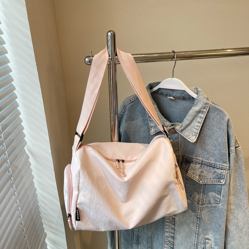 Casual Texture Simple Large-Capacity Tote Bag 2025 Spring New Fashion Trend Women's Shoulder Crossbody Bag Casual Texture Simple Large-Capacity Tote Bag 2025 Spring New Fashion Trend Women's Shoulder Crossbody Bag
