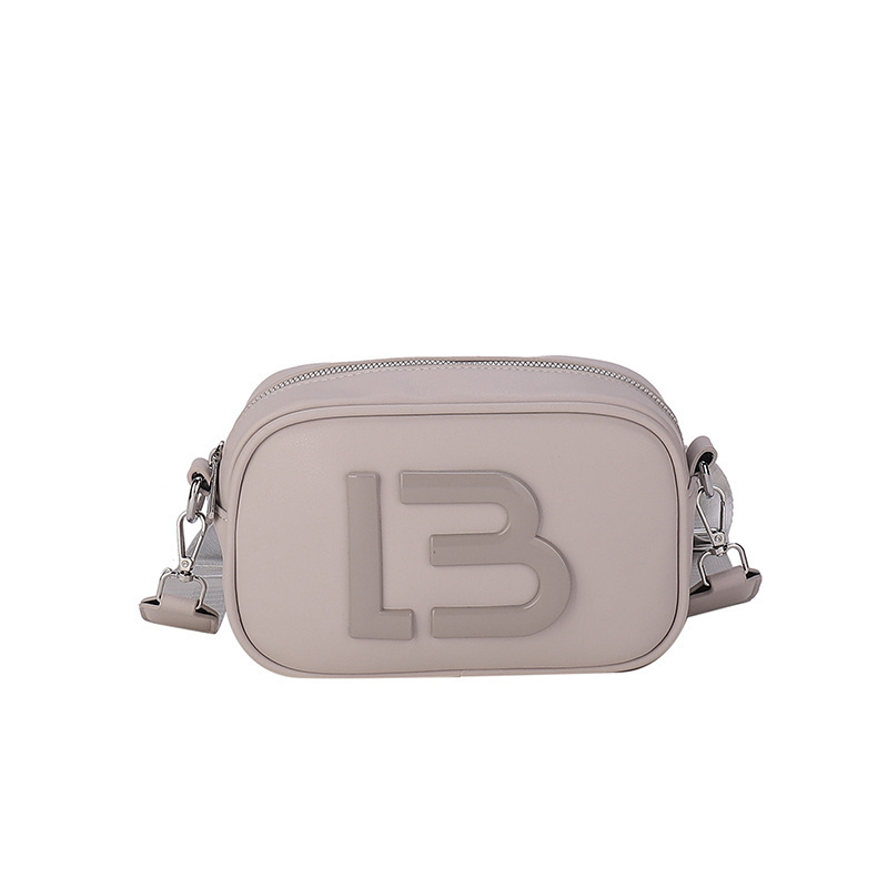 Bolsos transfronterizos bolsos de mujer 2024 nuevo bolso de mensajero de un solo hombro con letras de color caramelo simple y de moda, bolso de cámara, bolso cuadrado pequeño