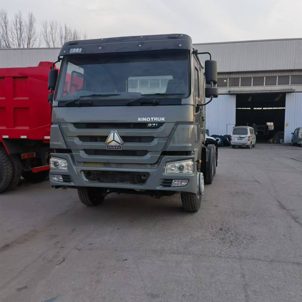 375马力拖拉机拖车头 后八轮豪沃牵引车头出口 双驱重型卡车