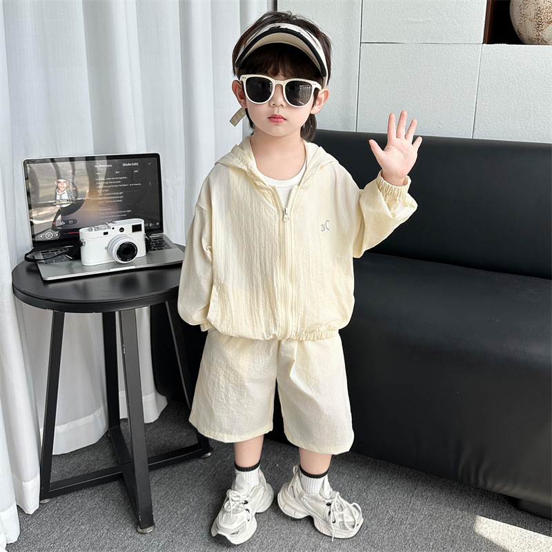 7347 Traje atractivo para niños Pantalones cortos casuales de verano para niños Ropa de protección solar de manga larga Traje exterior delgado para bebés