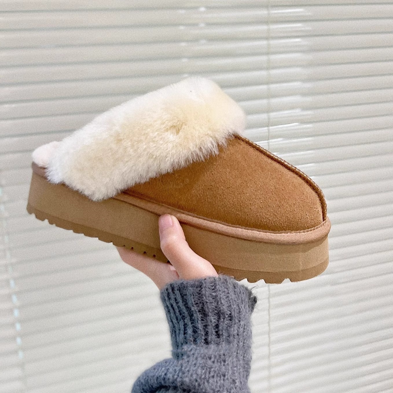 Neue Winterpelz eine dicke Sohle bedeckt Kopf flauschige Hausschuhe und flauschige Schneestiefel_voghion.com