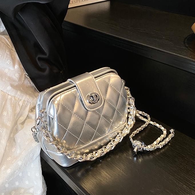 Bolso de caja súper caliente de estilo explosivo para mujer 2025 nuevo bolso cuadrado pequeño de cadena de diamantes bolso de mensajero de alta gama popular de todos los partidos