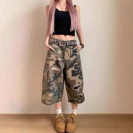 美式复古补丁破洞直筒迷彩七分裤女夏季新款设计感宽松休闲工装裤