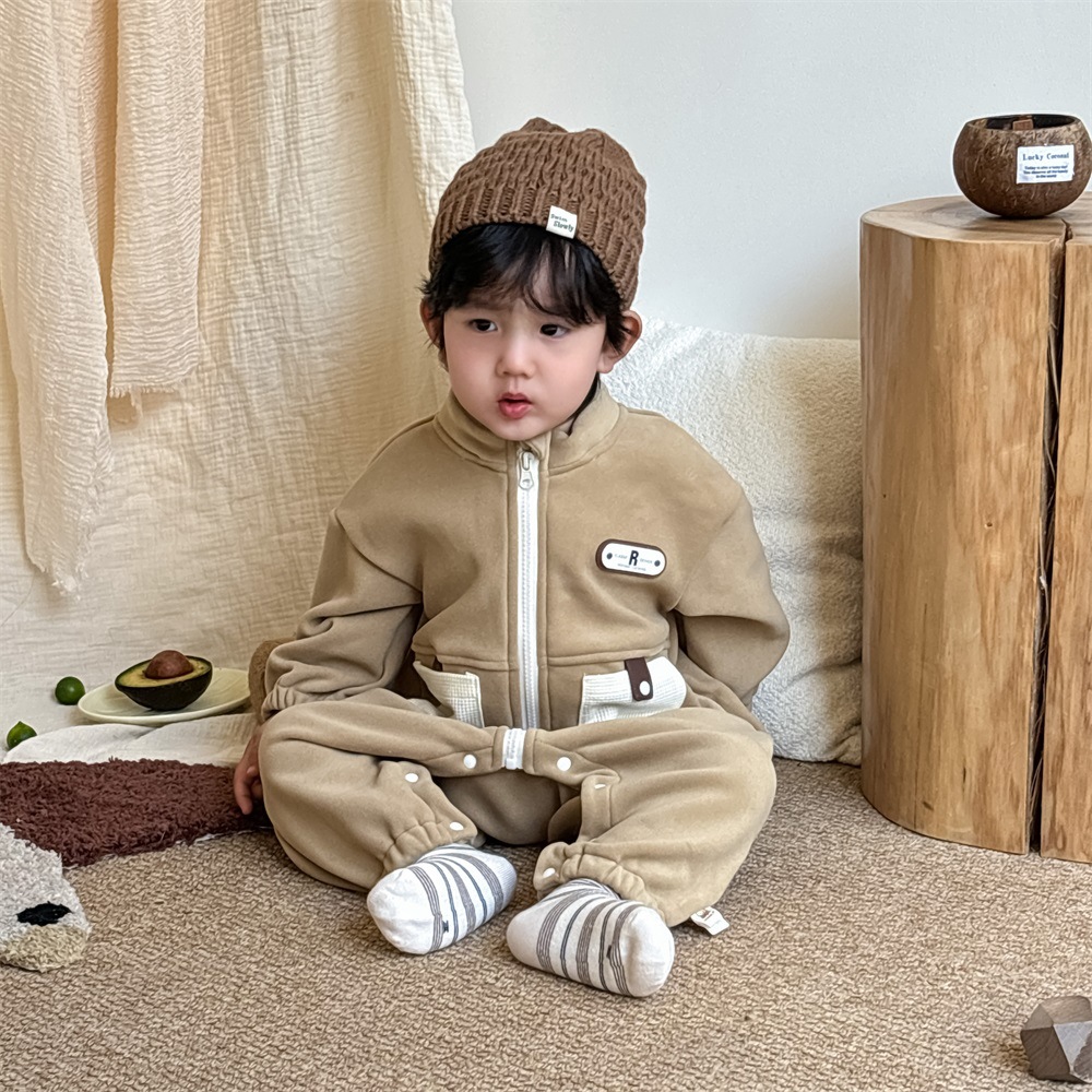 2024 otoño e invierno versión coreana del traje de gatear para bebés de estilo occidental para bebés más monos de terciopelo, mameluco para bebés de terciopelo austriaco