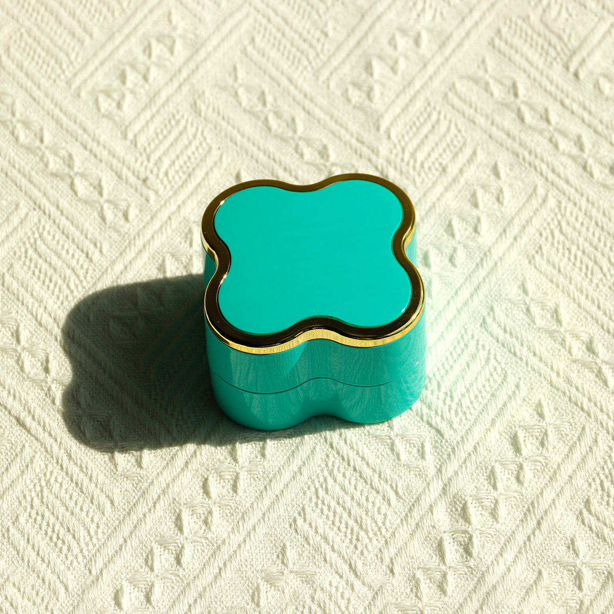 ��Ҷ������ƺ�led������ƶԽ������������е�׹����Ʒ��װ��