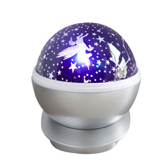 夢幻星空ロマンチックな回転投影星空の小夜灯が輝いています。