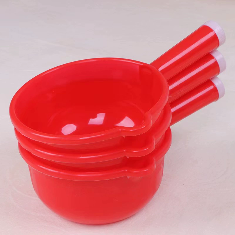 Фабрика пластиковый ковш водяной ковш пластиковый красный водяной ковш магазин 2 юаня водяной ковш поливочный ковш может печатать LO