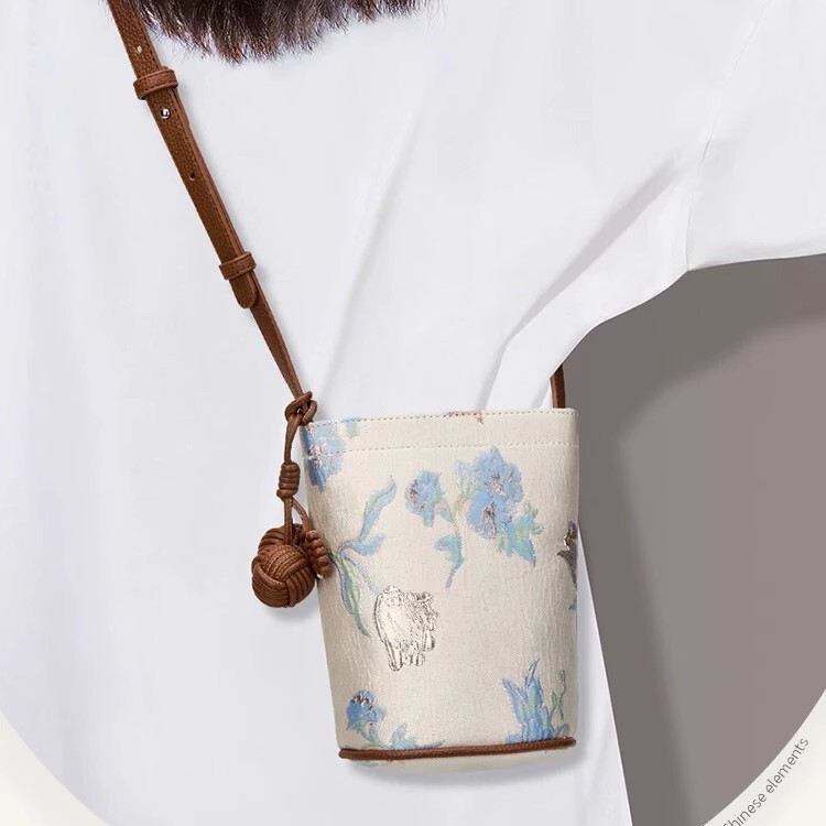 2026 New Chinese-Style Women's Casual Niche Versatile Shoulder Crossbody Bag with a High-End Feel, Suitable for Commuting, Bucket Bag, Phone Bag