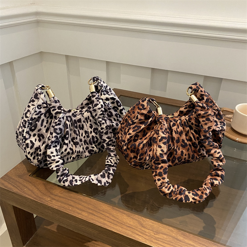 Otoño ocio de gran capacidad de la personalidad portátil 2024 nuevo patrón de leopardo de moda simple bolsas de ropa interior