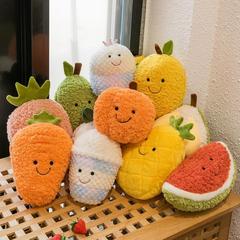 新商品の果物シリーズのぬいぐるみパイナップルのイチゴのスイカの人形の結婚式は人形の卸売りを投げます。