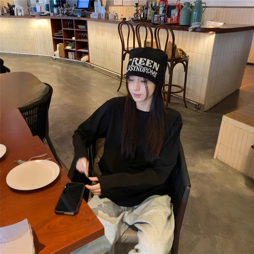 Simple and Versatile White Crew Neck Long-Sleeve T-Shirt for Women, Autumn Casual Loose Fitting Slimming Base Shirt Top