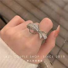 2025新款轻奢夸张满钻石蝴蝶结戒指女个性食指戒感超闪装饰指环