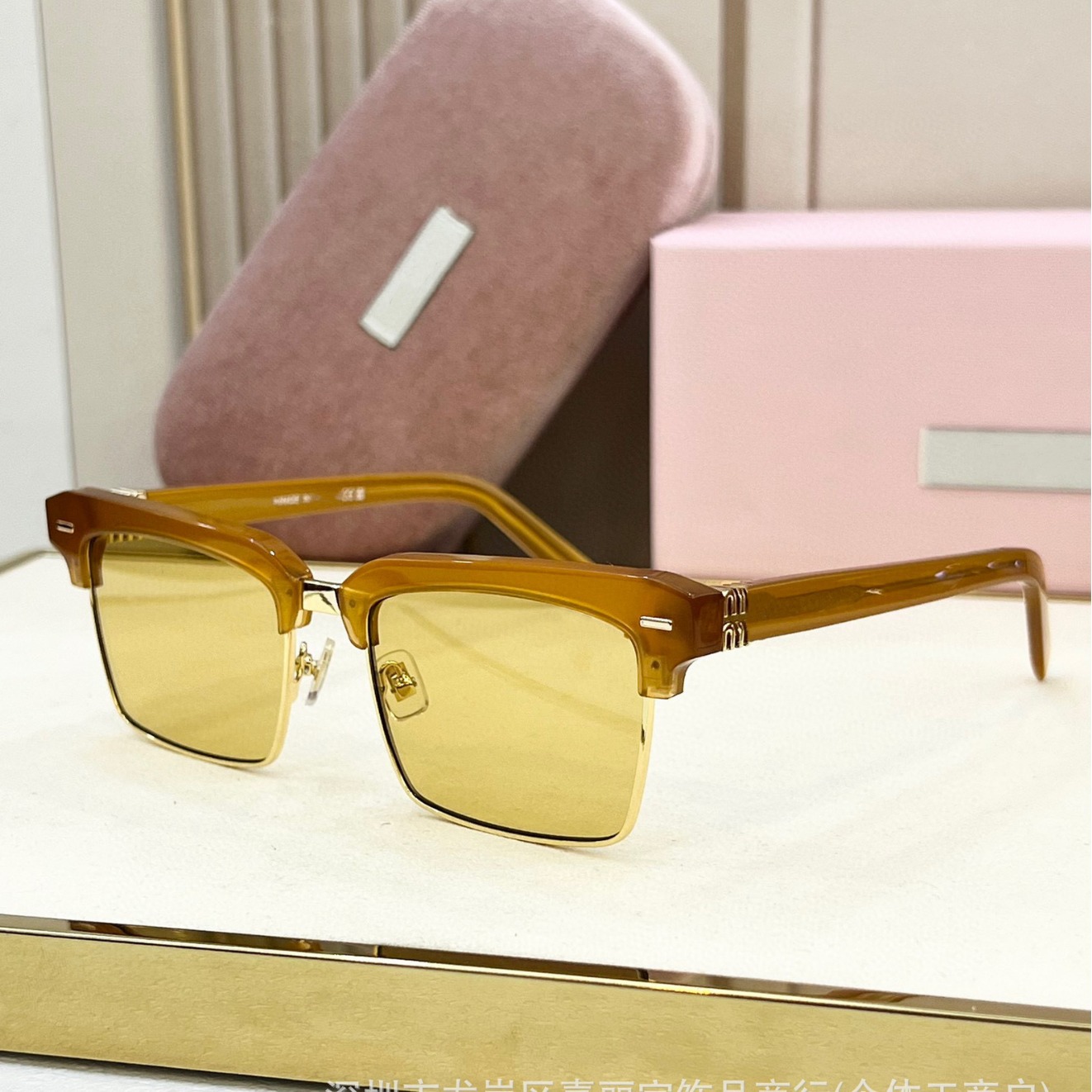 fashionable square travel sunglasses