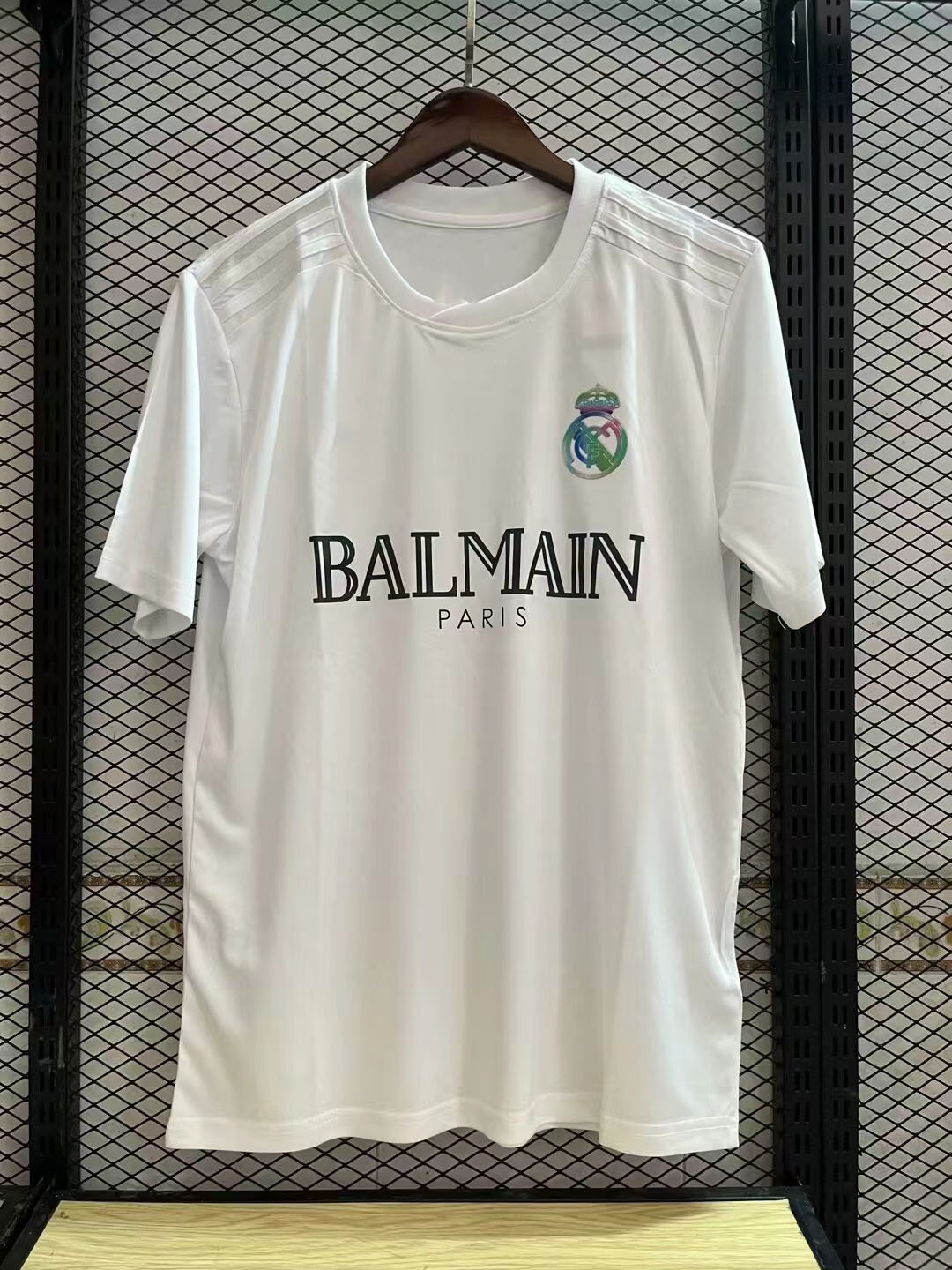 Venta al por mayor 23-24 Real Madrid Jersey N ° 5 Bellingham N ° 7 Vinius adultos niños traje de uniforme de fútbol