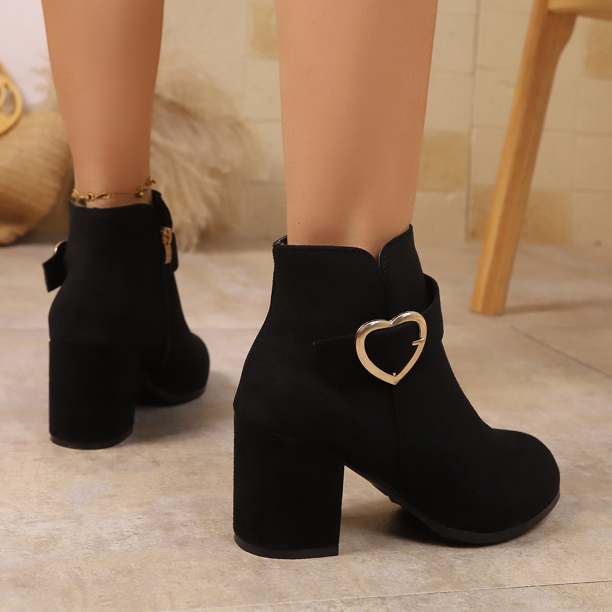 Botines de mujer con hebilla metálica en forma de corazón, estilo europeo americano, tacón medio, elegante cremallera lateral, tacón grueso Martin, otoño._voghion.com