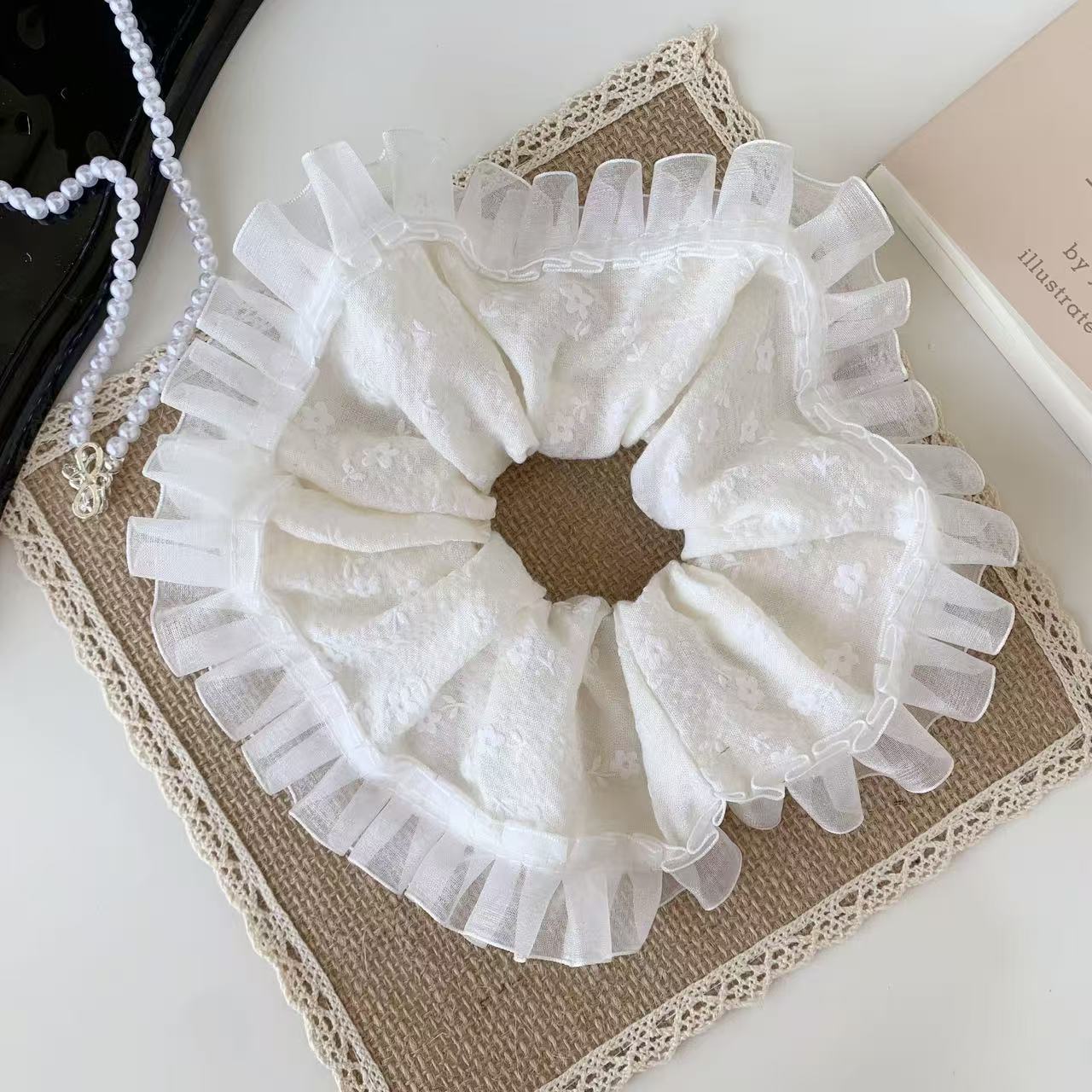 5721 라지 서클-작은 화이트 플라워 레이스 베이지 (17cm)