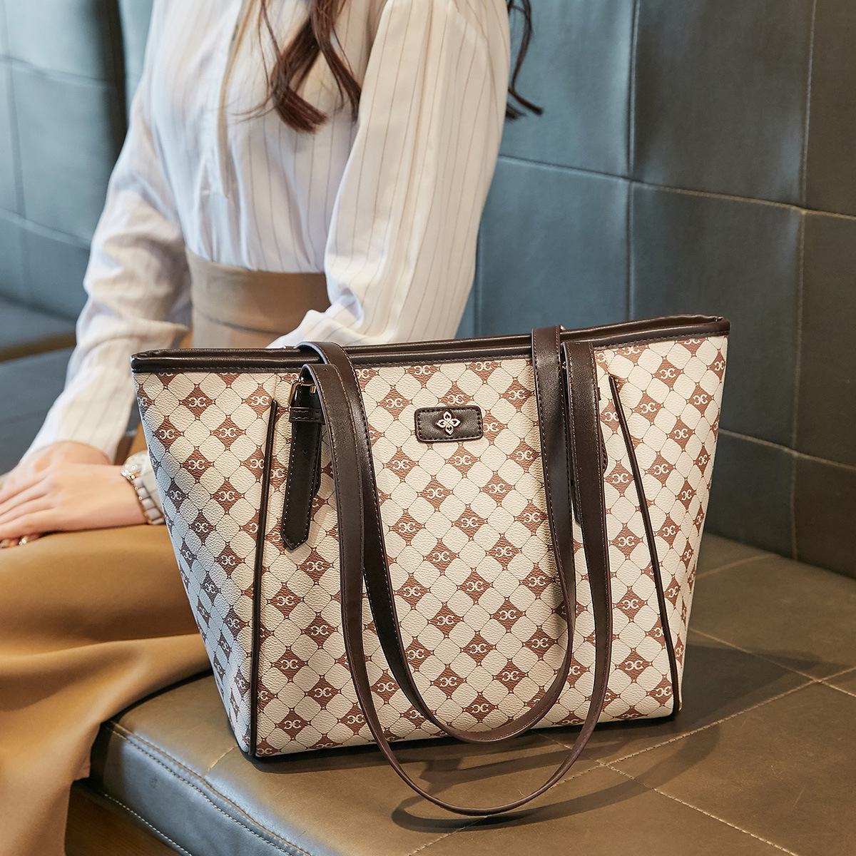 Capacious elegant one-shoulder bag