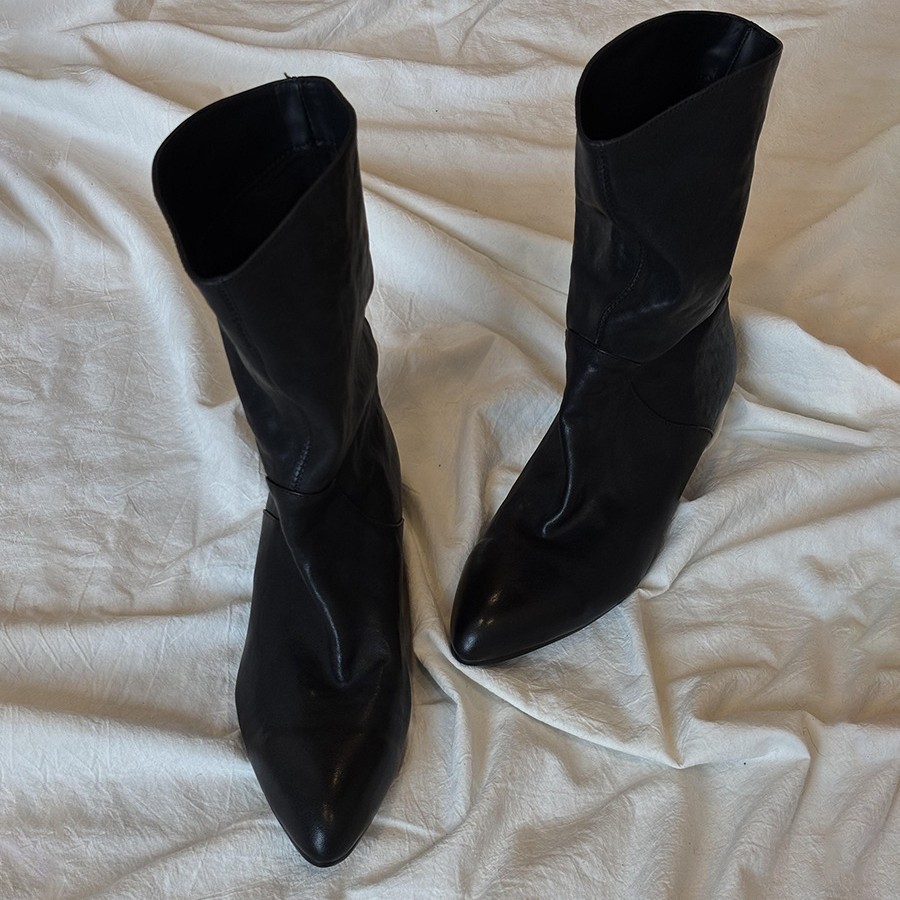 Sheepskin French Retro Style Versatile Pointed Toe High-End Wide Tube Slimming Simple Knight Women's Short Boots_voghion.com