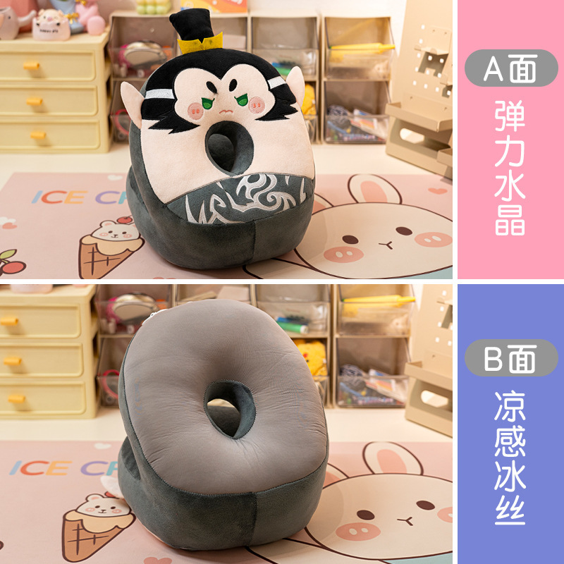 敖丙は昼寝枕をして寝ます。枕を抱いて寝ます。|undefined