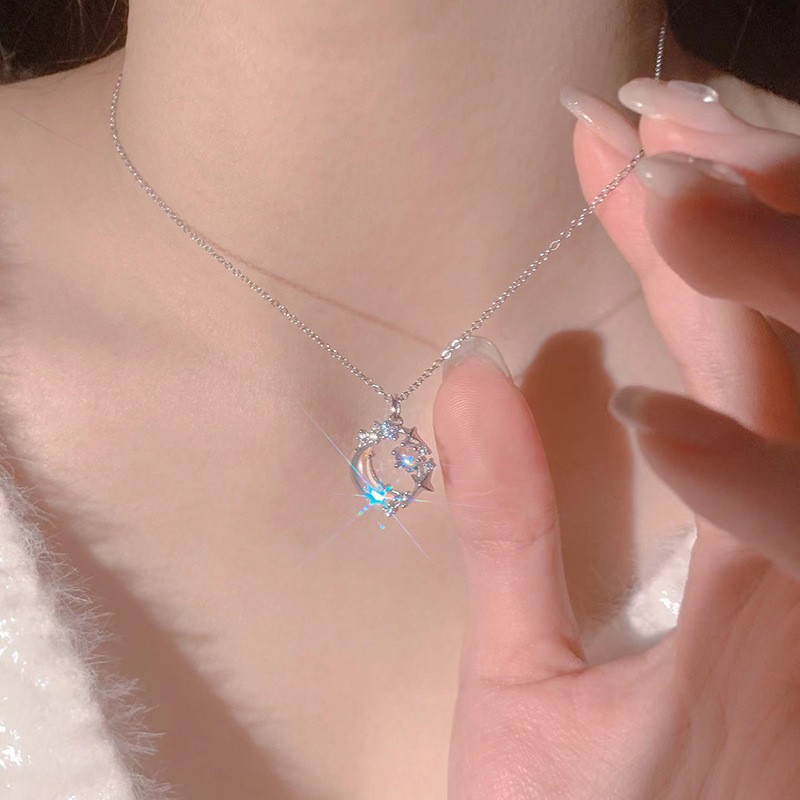 Star Moon Collar Mujer Luz Lujo Verano Diseño Sentido Estrella Estrella Luna Colgante Titanio Acero Dulce Sueño Piedra vidriada Cadena de clavícula