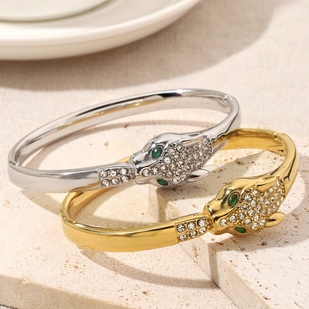 Bracelet ouvert incrusté de diamants léopard aux yeux verts populaire et très vendu, design de niche, bracelet haut de gamme miroir_voghion.com