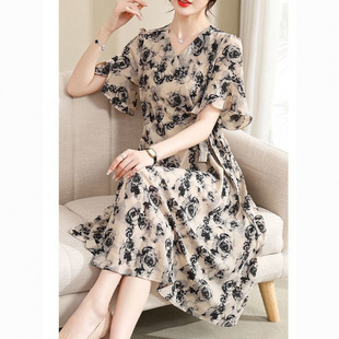 Mom's Summer Style French Dress 2025 New Style Middle-Aged and Elderly Short-Sleeved Noble Knee-Length Skirt Covers the Belly and Looks Slimming