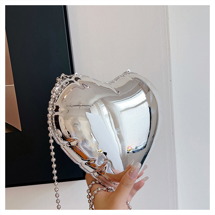 Bolsa pequena, delicada e luxuosa, com design exclusivo em formato de coração, tendência coreana da moda, versátil, com alça transversal e corrente._voghion.com