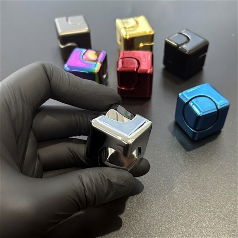 指先のジャイロのまぶしいルービックキューブの指のジャイロの正方形の指先のルービックキューブの金属の子供のおもちゃの減圧|undefined