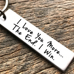 Amazon ステンレススチール キーホルダー l LOVE YOU MORE THE END バレンタインデー ギフト ファッション ペンダント