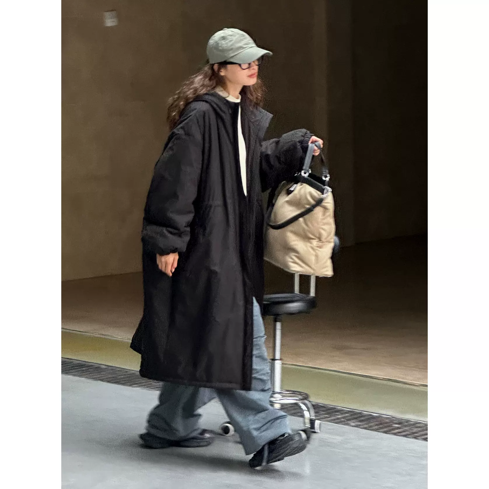 卢浮冬季韩系休闲慵懒风连帽棉服宽松廓形显瘦保暖拉链长款外套女