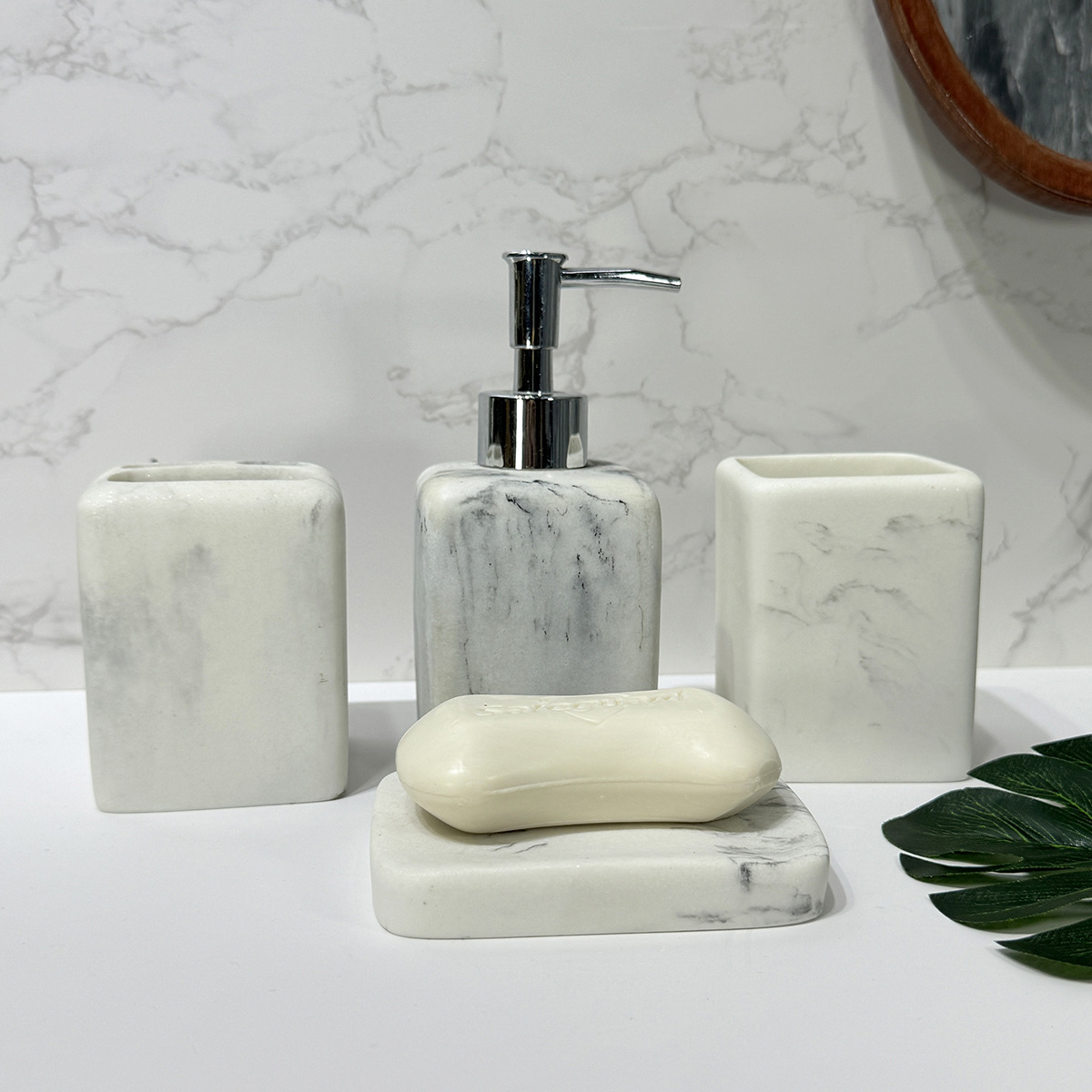 Taza de enjuague bucal de mármol Juego de baño Botella de prensa de resina Juego para el hogar Juego de cuatro piezas de almacenamiento de baño de hotel