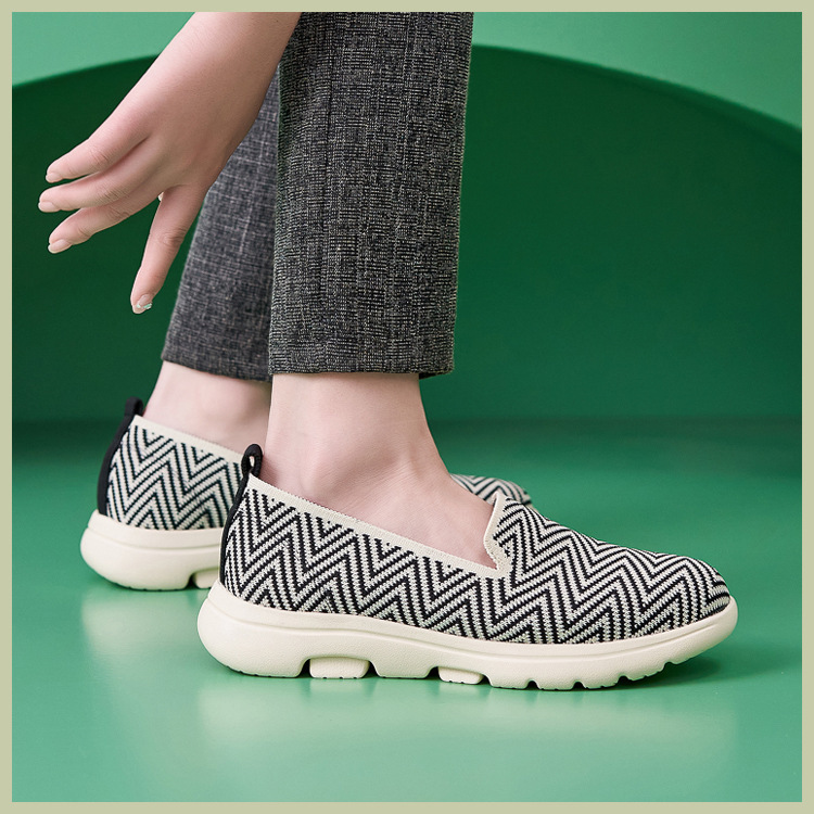 B888-42025 Herbst Winter Neue Licht Kissen Anti-Slip Runde Kappe Mittleren Alters Und Ältere Komfortable Atmungsaktive Flache Schuhe_voghion.com