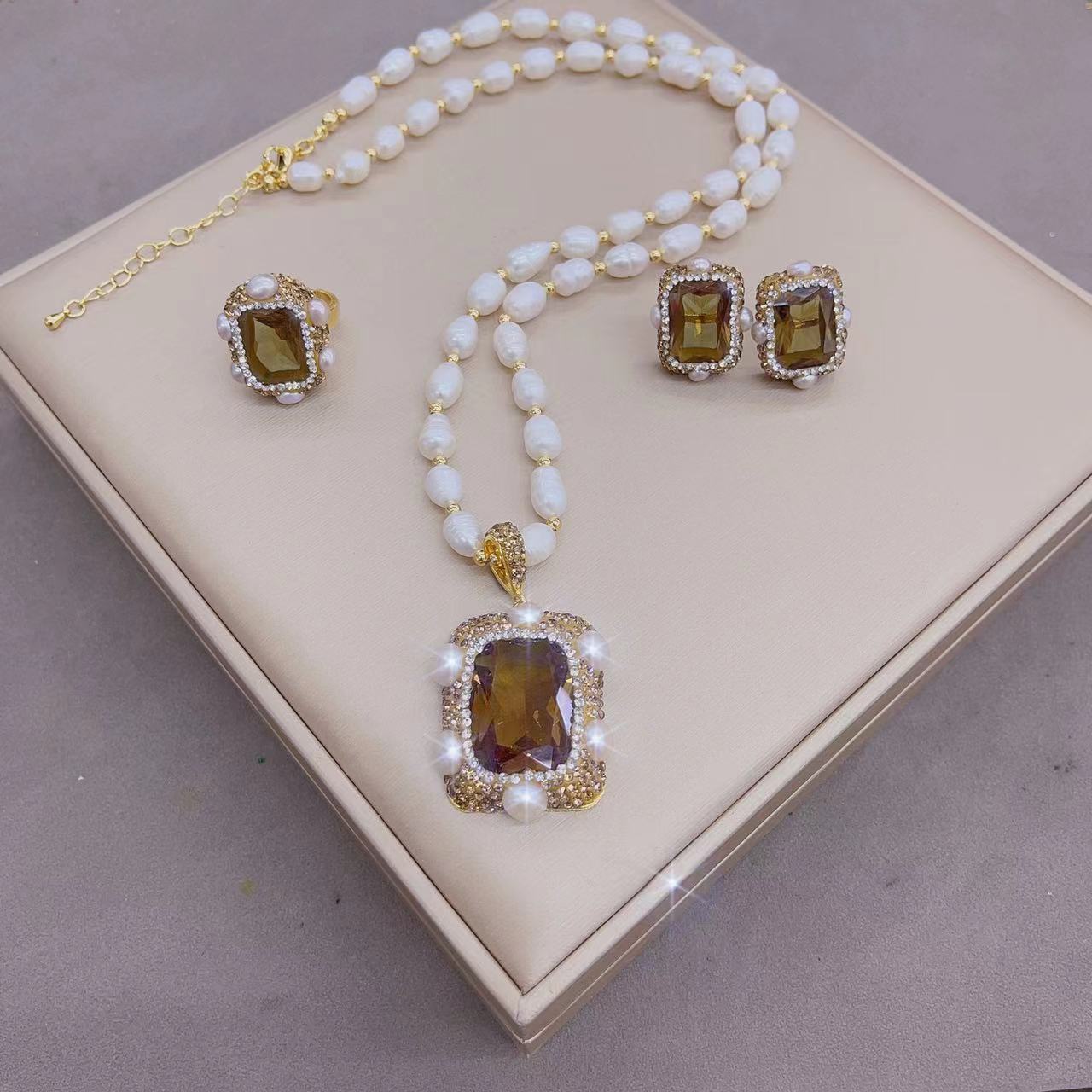 Necklace from pearl