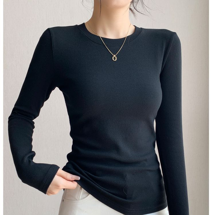 白の底のシャツの女性の2025新型の丸首の綿の長袖のtシャツは身を修める中に上着の春秋の金の洋風を掛けます。