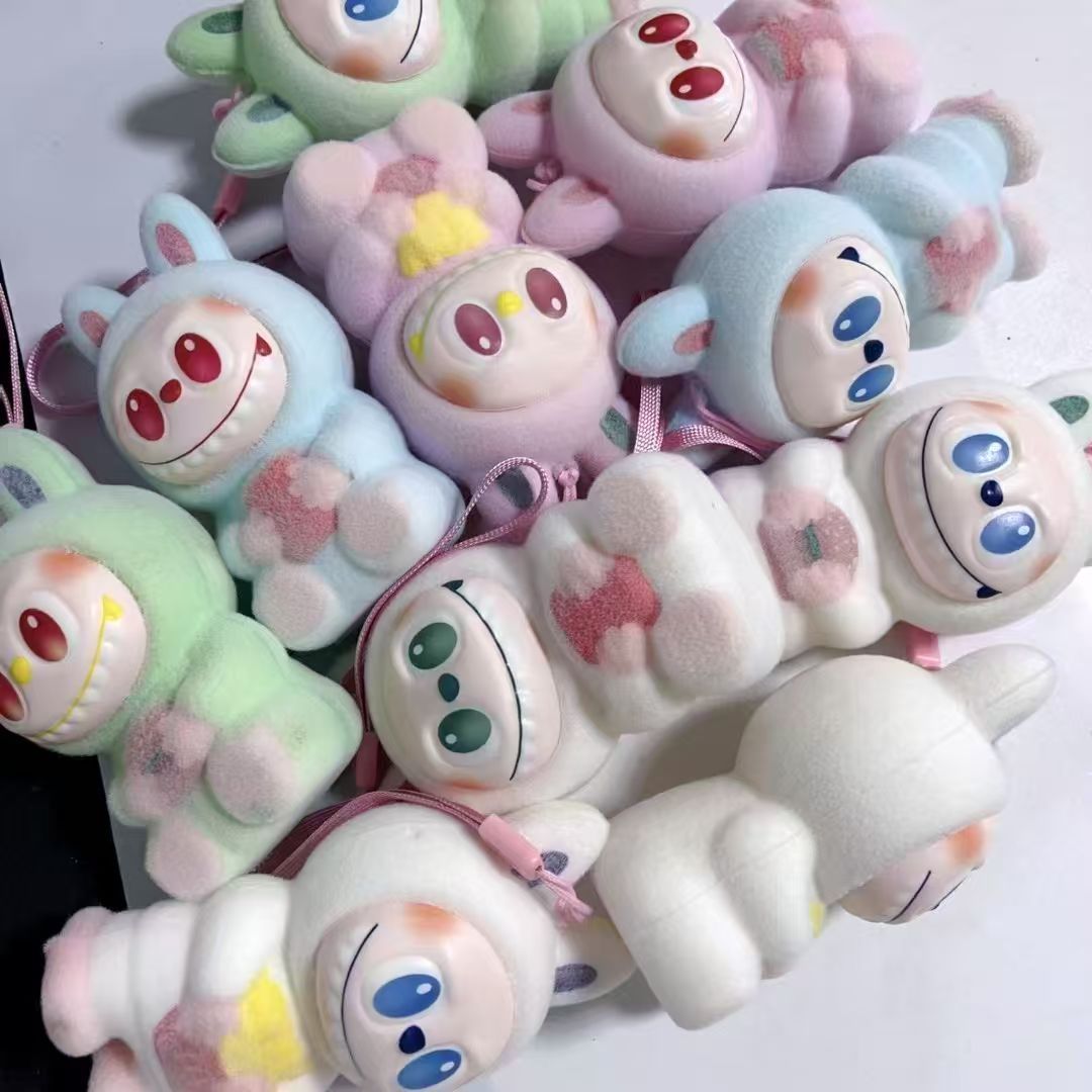 Nuevo colgante de mochila de tela Rabu pellizcar música pu rebote lento artefacto de descompresión juguete decoración de escritorio muñeca al por mayor