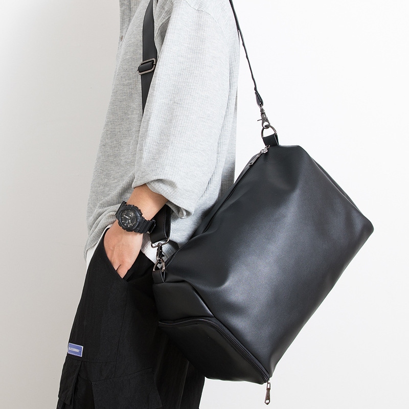 Bolsa de viaje de moda de gran capacidad, bolsas de viaje casuales de cuero suave para hombres y mujeres, bolsas deportivas de moda simples. image 2