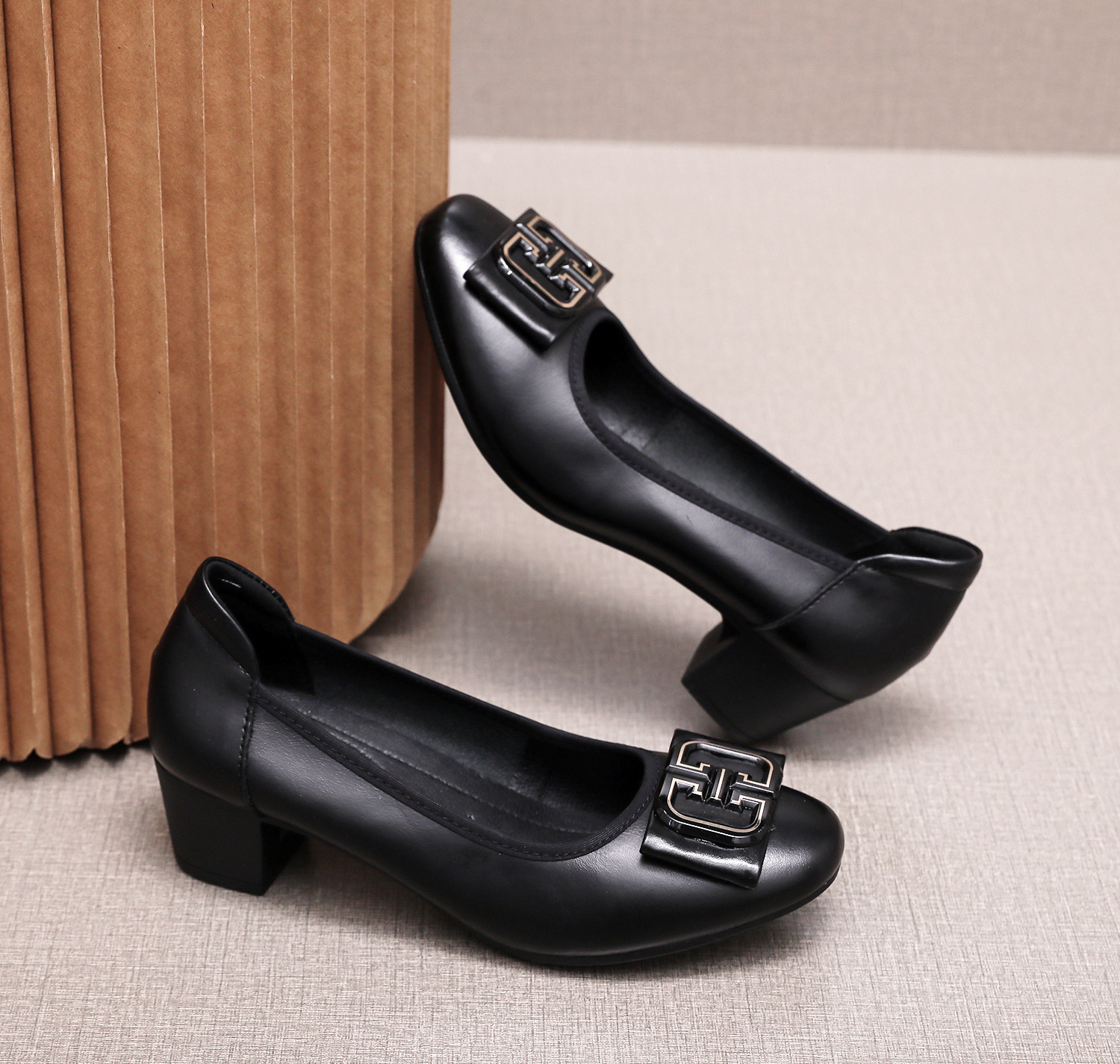 Women's Leather Single Shoes Casual Soft Sole Mid Heel Loafers_voghion.com