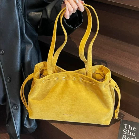 2026 Autumn and Winter New Style Frosted Lightweight Underarm Bag for Women, Large Capacity, High-End Tote Bag, Drawstring Pleated Shoulder Bag