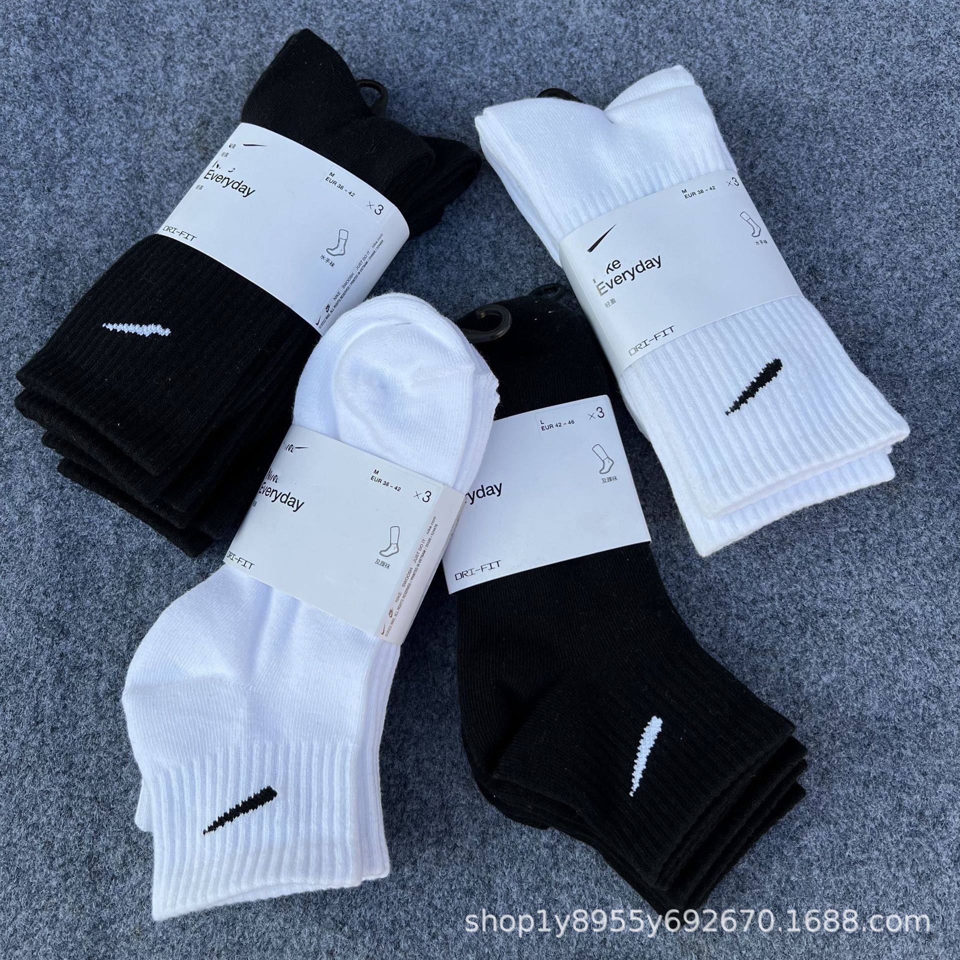 Suwan Nakes Black and White Classic Sports Socks Nk Hook Mid-High Tube Unisex Couple Socks Wholesale
