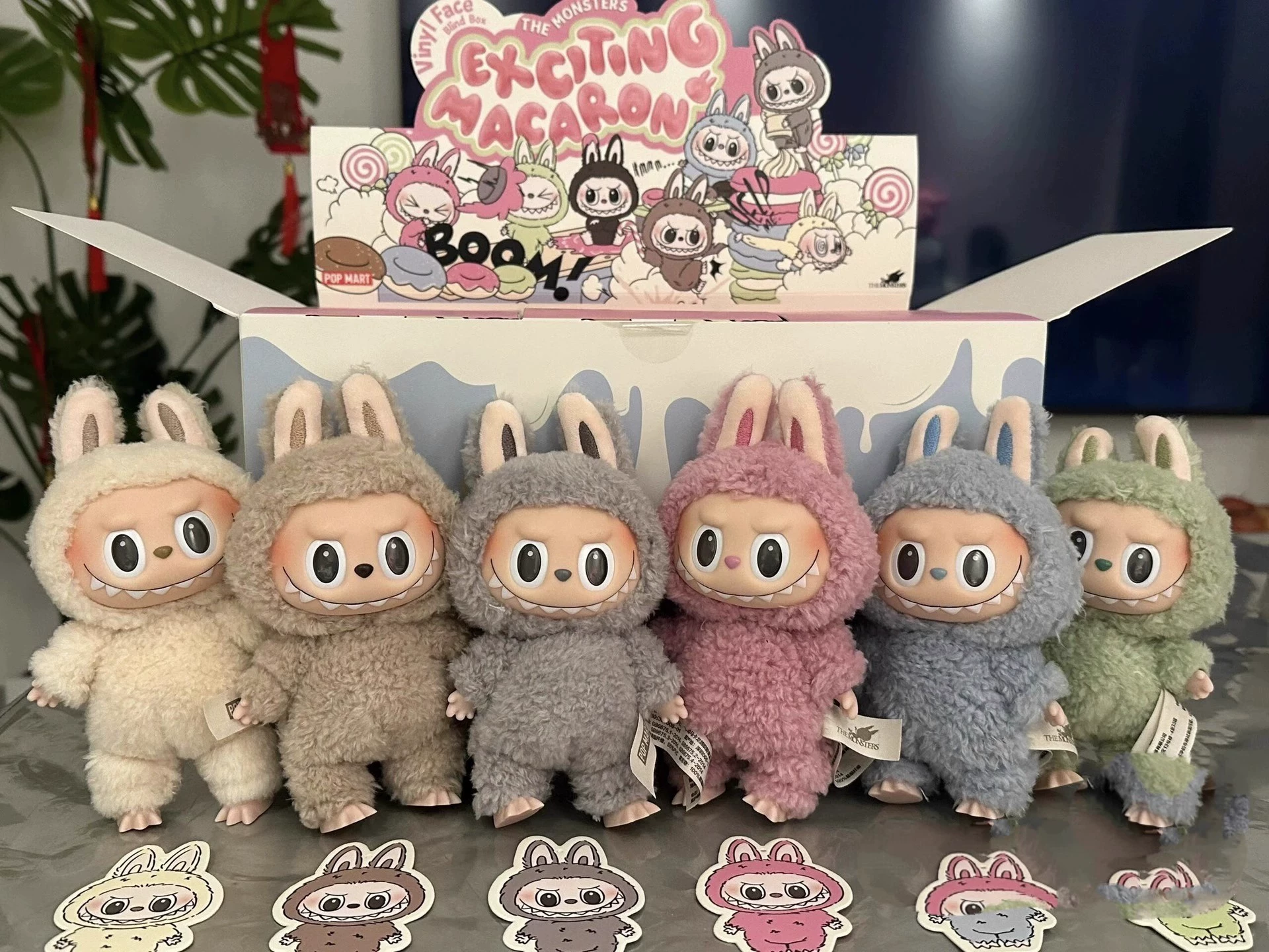 Высококачественные и милые игрушки Labubu Monster Box Heart Macaron River Guess Bags Character Model Package Key