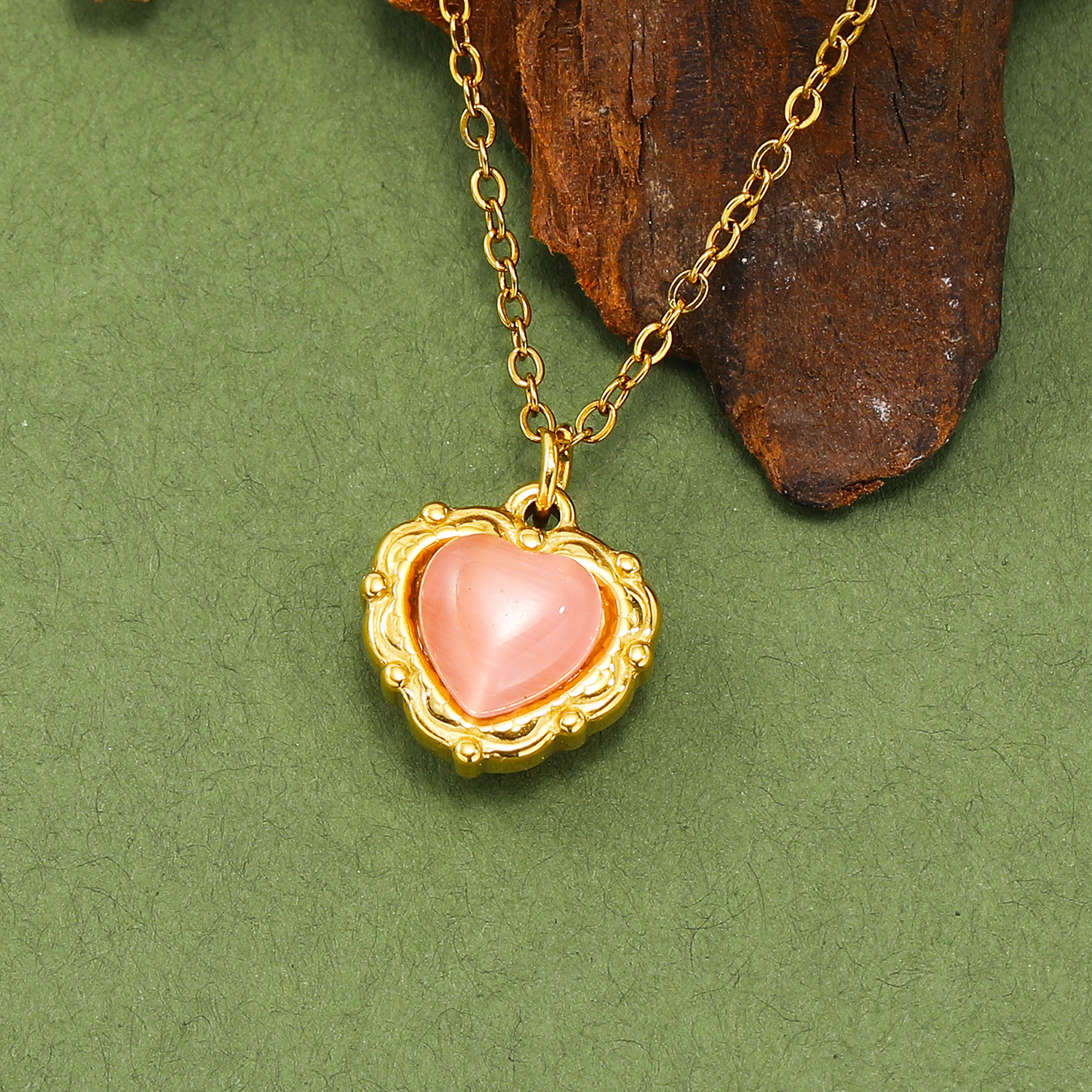 Heart Shape Pattern Real Gold Plated Heart Shape 304 Stainless Steel Elegant Retro Waterproof Non Tarnish 304 Stainless Steel Pendant Necklace