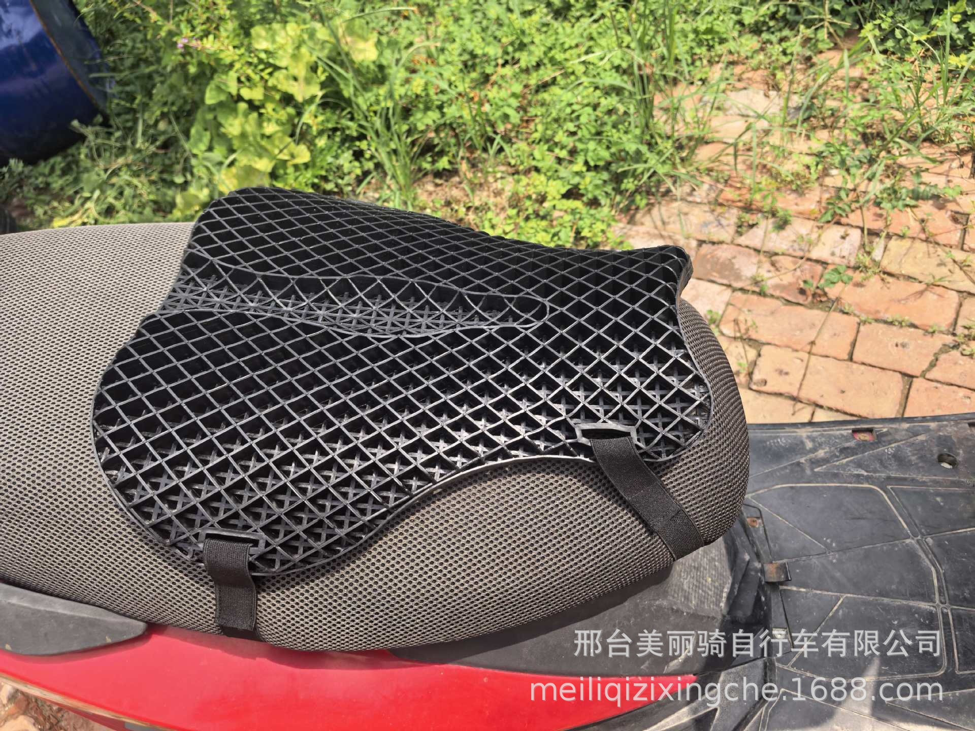 Gel Motorcycle Seat Cushion Honeycomb Waterproof Slip-Resistant Breathable Universal Electric Vehicle Seat Cushion Tpe Soft Rubber Shock-Absorbing Mesh Pad
