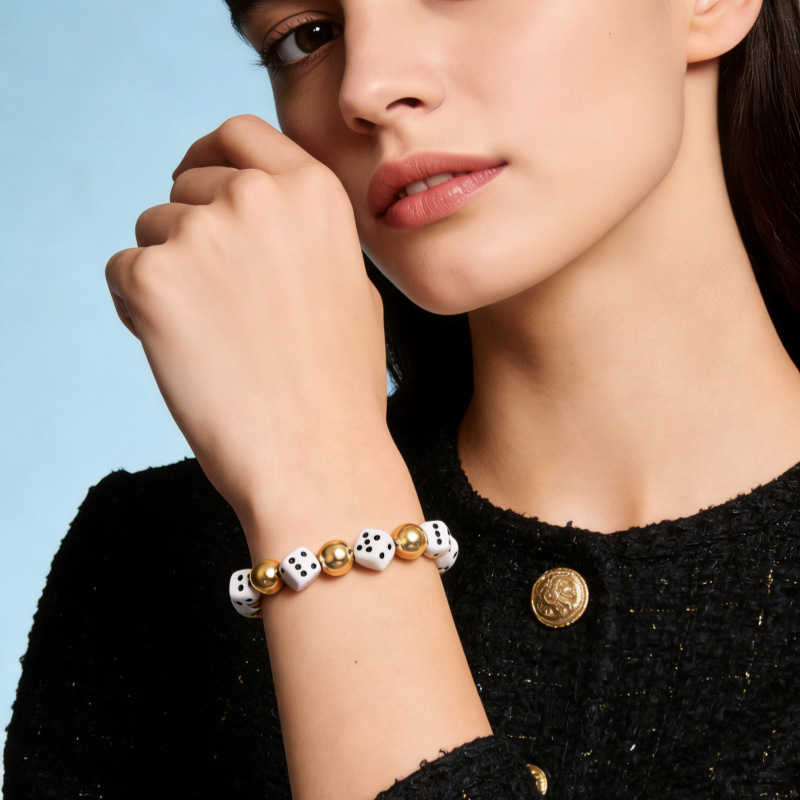 1 Piece of European and American Retro Style Carnival Personality Mixed Wear Imitation Dice Geometric Cube Bracelet Holiday Style for Men and Women 1 Piece of European and American Retro Style Carnival Personality Mixed Wear Imitation Dice Geometric Cube Bracelet Holiday Style for Men and Women