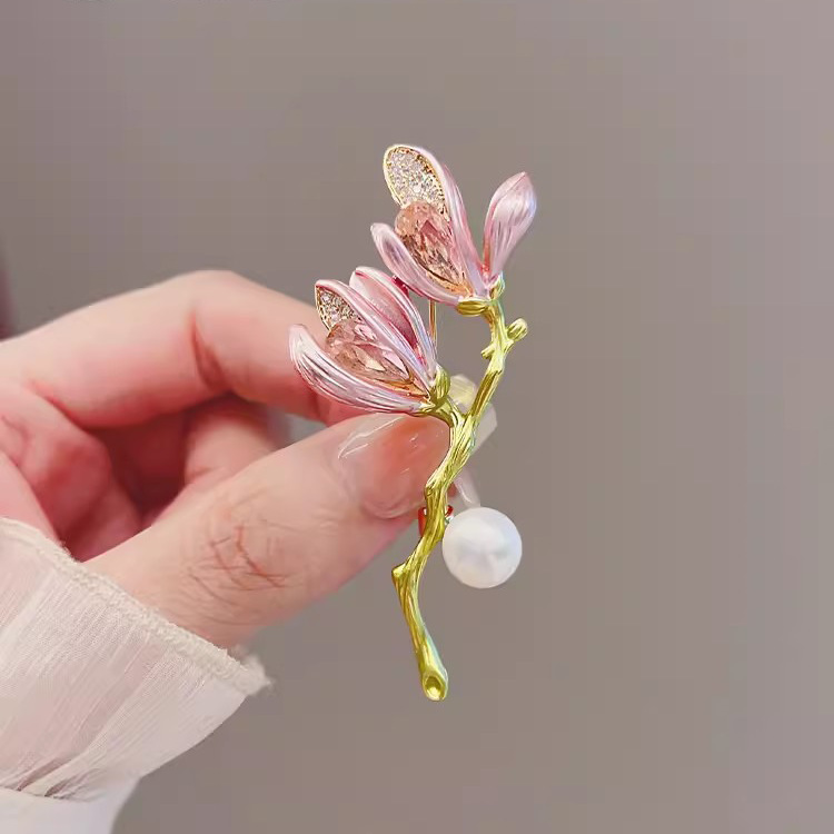 新型レトロ玉蘭ブローチ高級女性気質真珠胸花精致高級感花水晶ピン|undefined