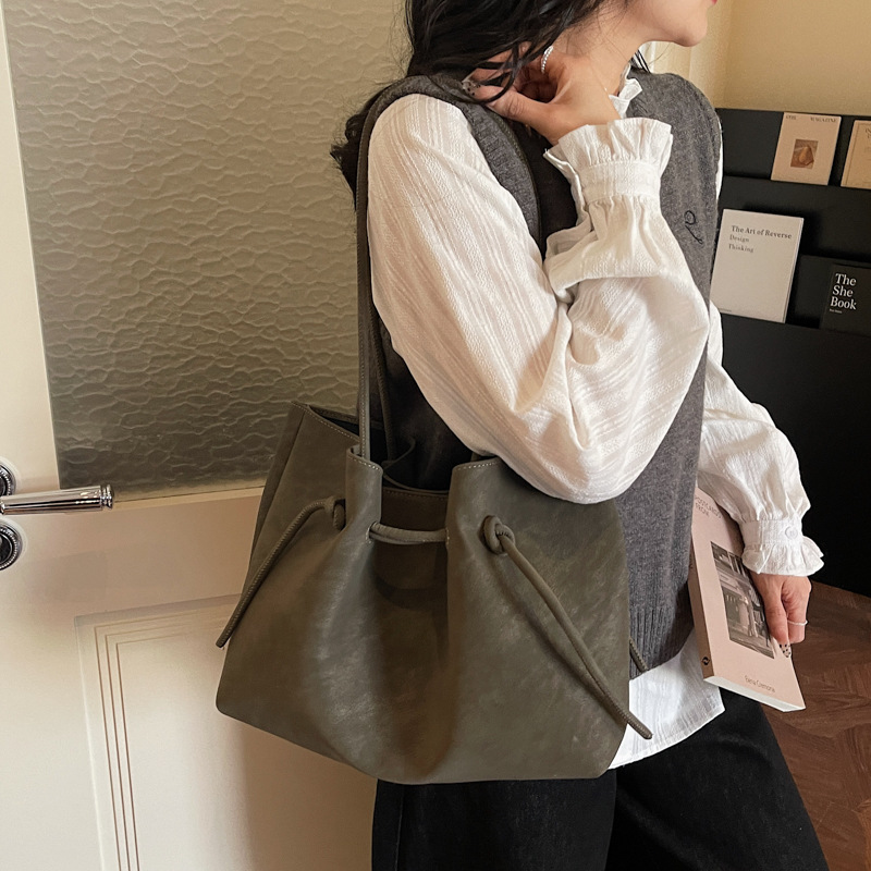 Suede Drawstring Shoulder Tote Bag For Women Large Capacity_voghion.com