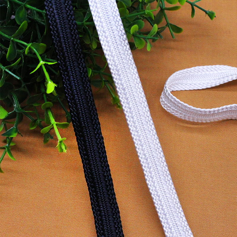 �ֻ��ڰ�ɫ���ڱ�֯������֯�� 1.5cm�޵����������ߴ����ϻ���